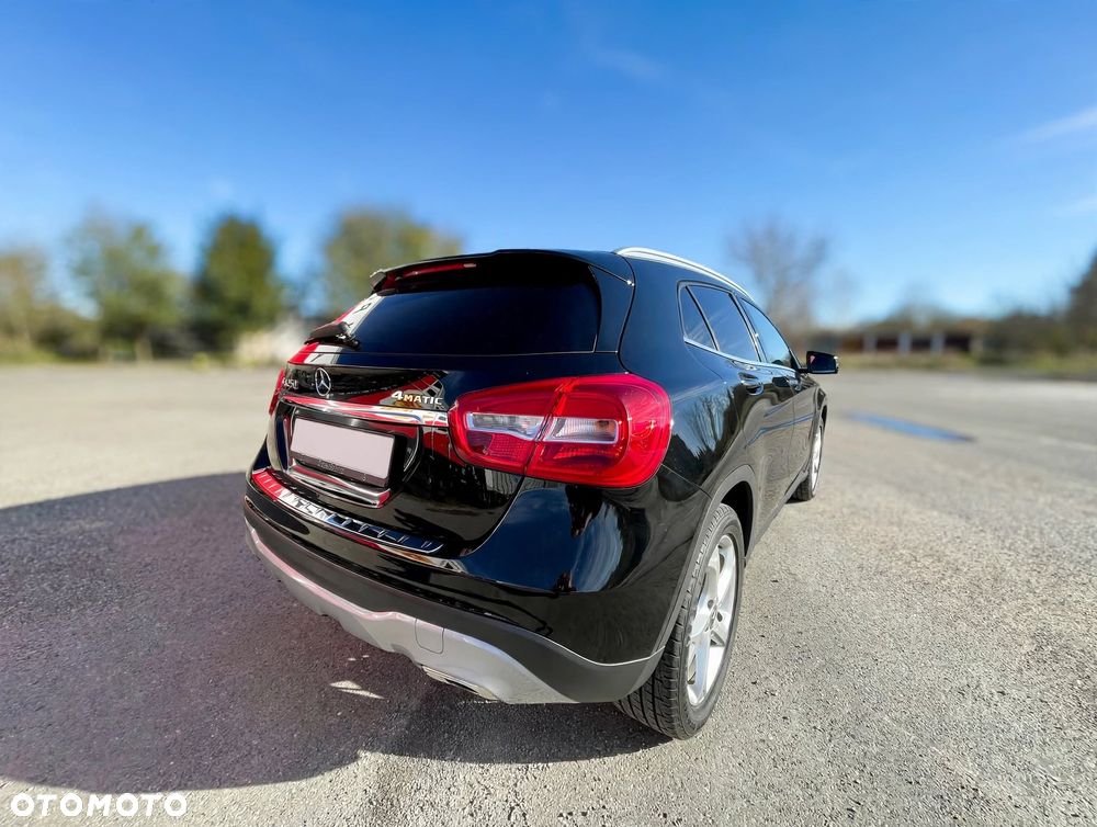 Mercedes-Benz GLA 250 4Matic 7G-DCT Urban - 13