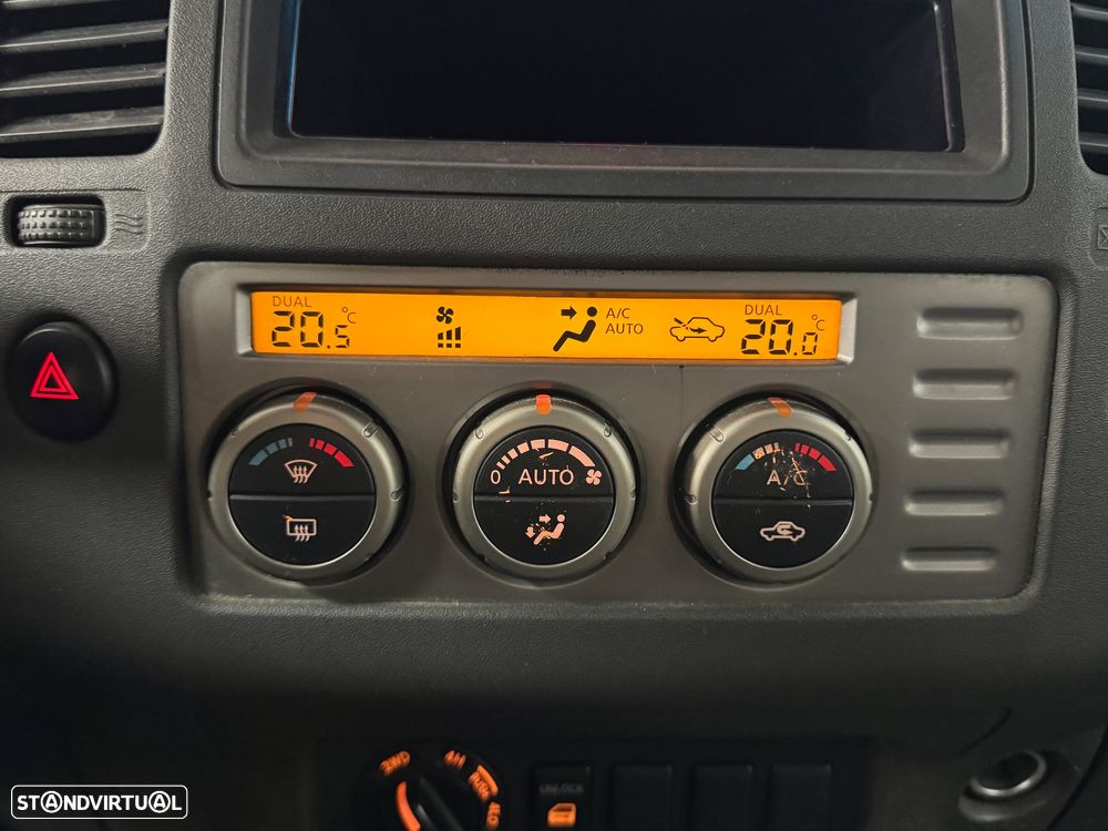 Nissan Pick Up 2.5 TD CD Navara Pilot ABS+FN+CD - 32