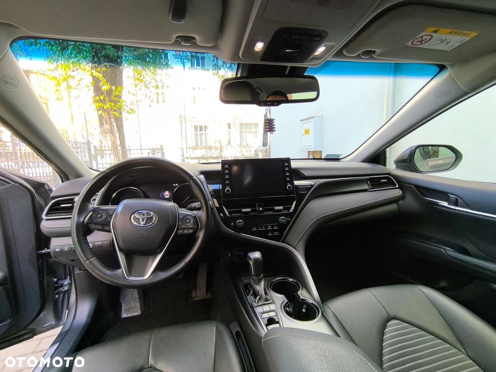 Toyota Camry 2.5 Hybrid Executive CVT - 14