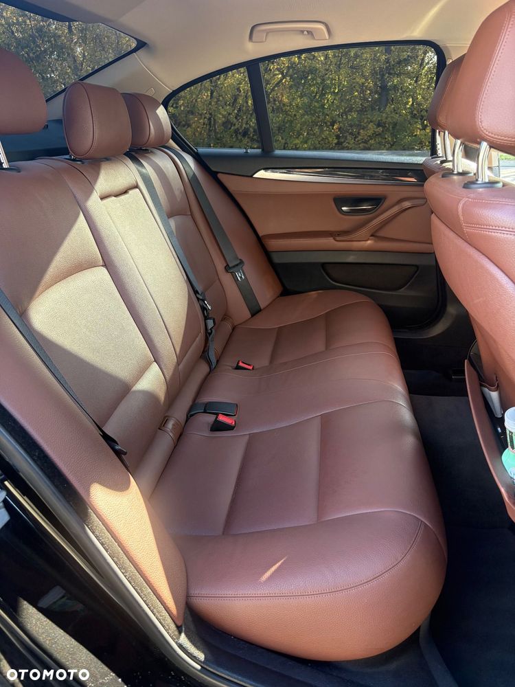 BMW Seria 5 520d xDrive - 13