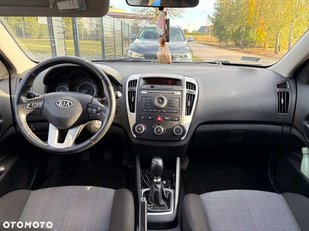 Kia Ceed 2011 photo 3