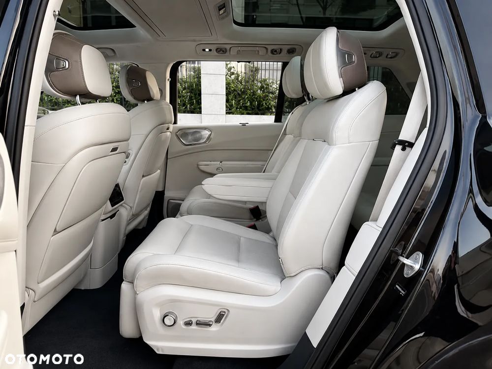 Lynk & Co 900 - 12