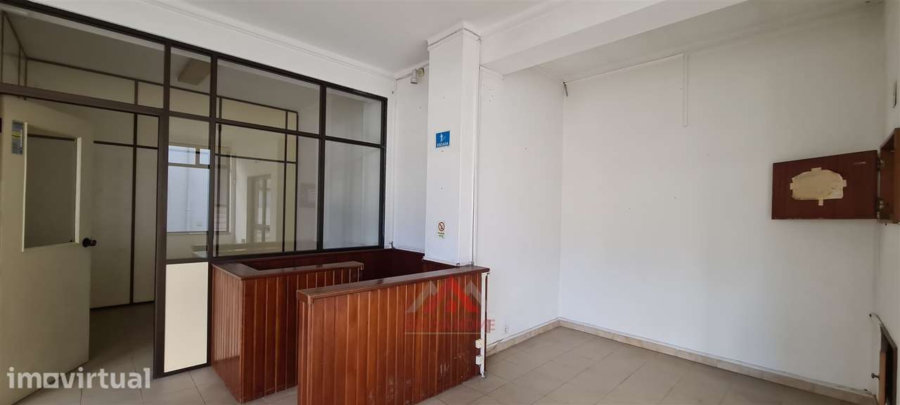 (Investimento) 2 Lojas c/ luz natural + Cave c/ 135M2 - Grande imagem: 4/12
