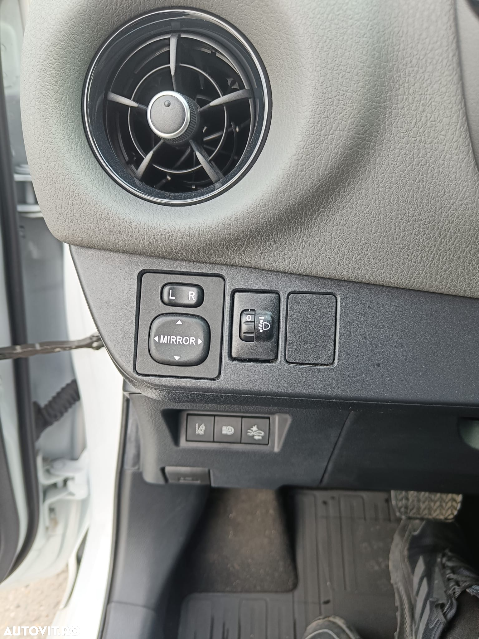 Toyota Yaris - 14