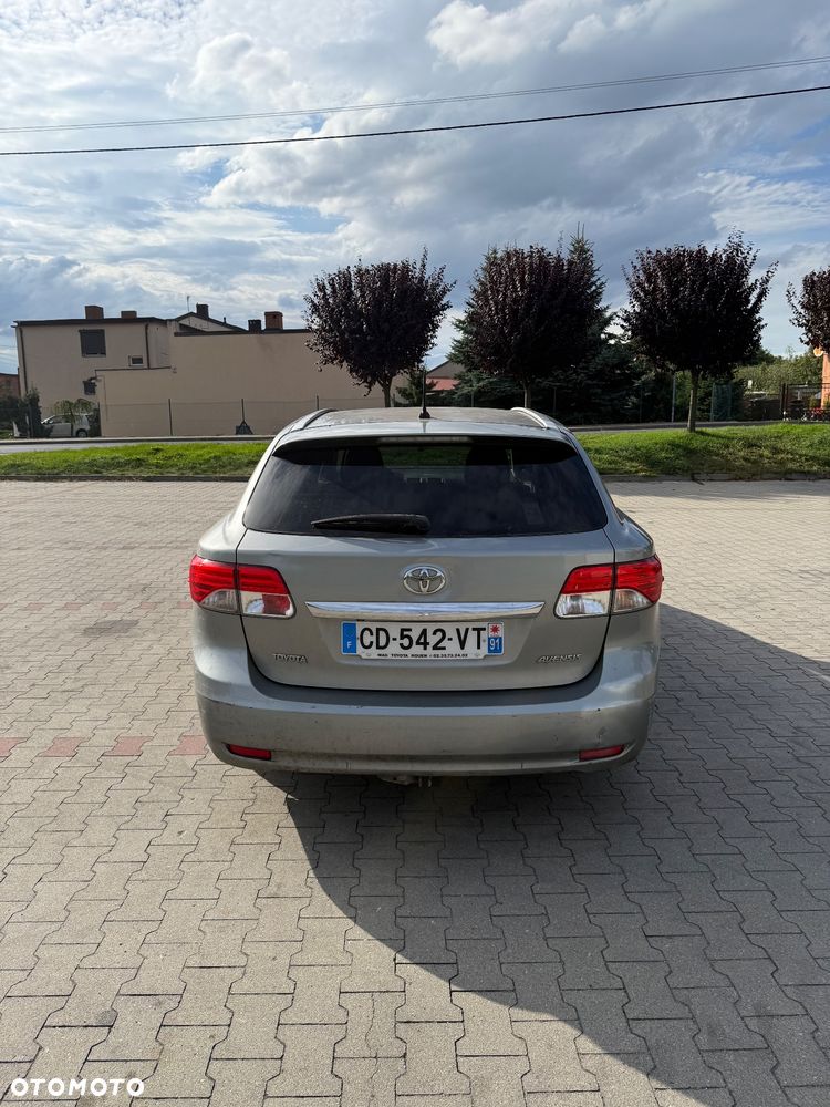 Toyota Avensis - 5