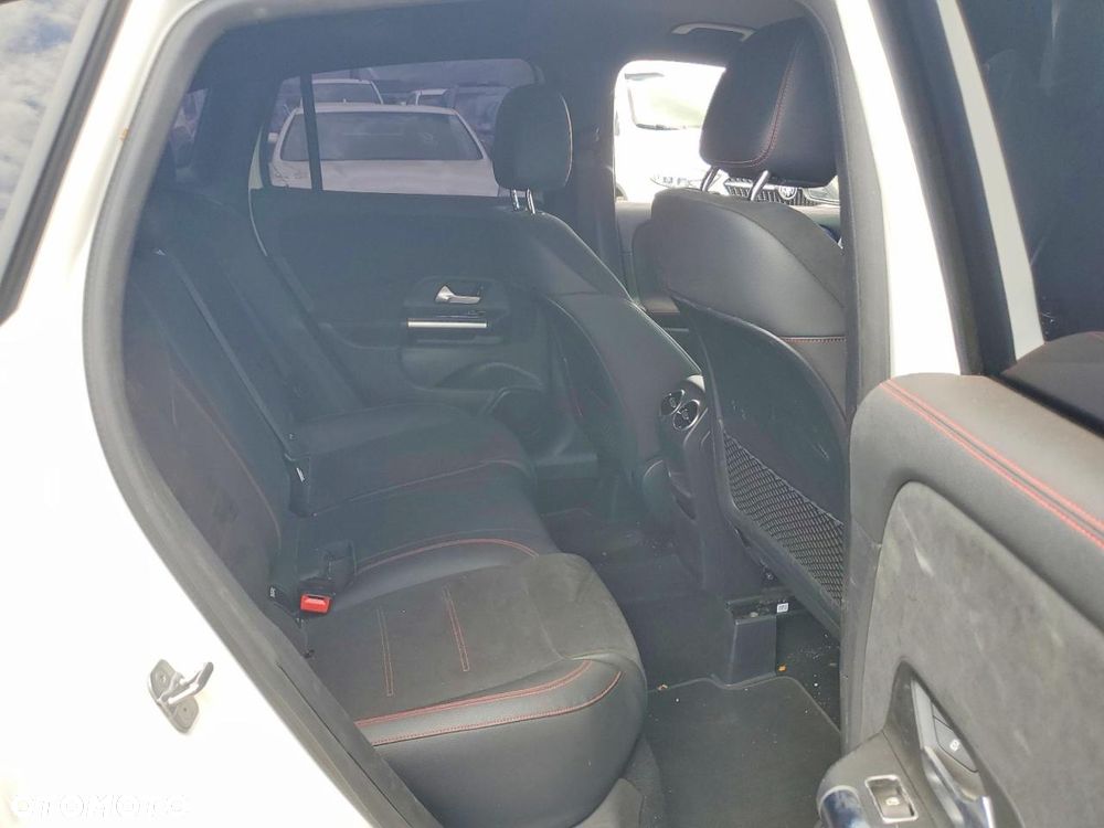 Mercedes-Benz GLA - 11
