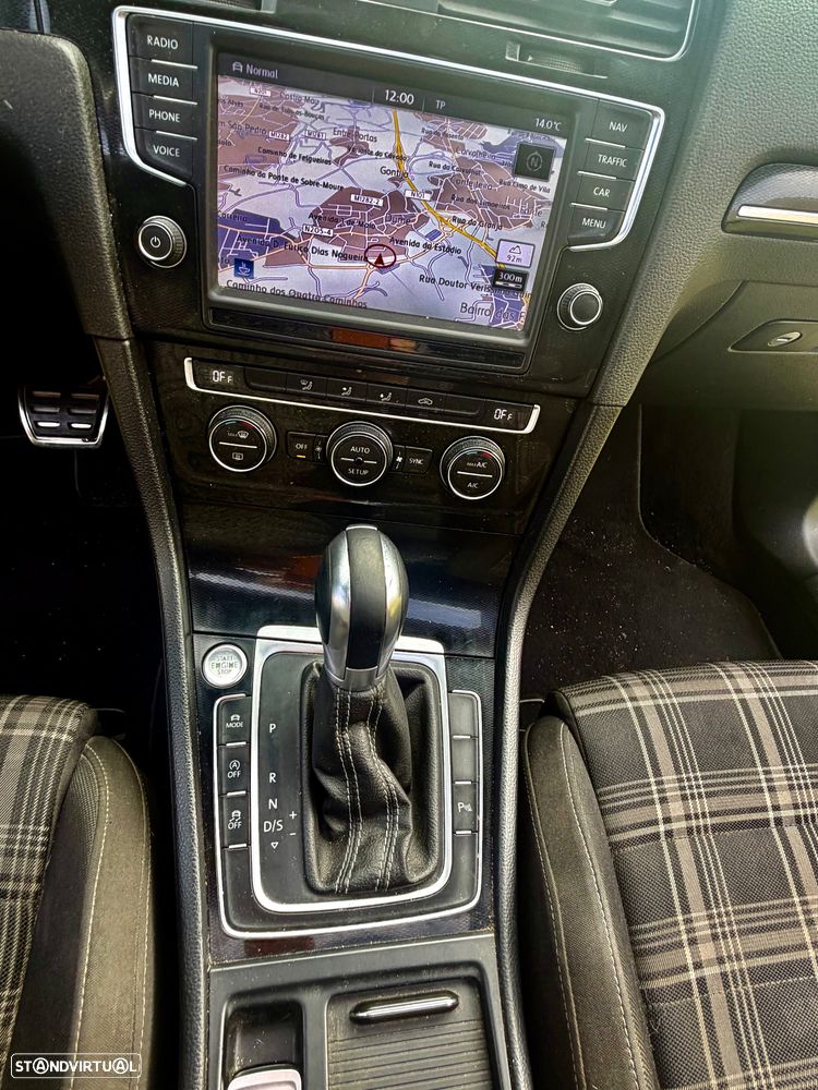 VW Golf 2.0 TDI GTD DSG - 44