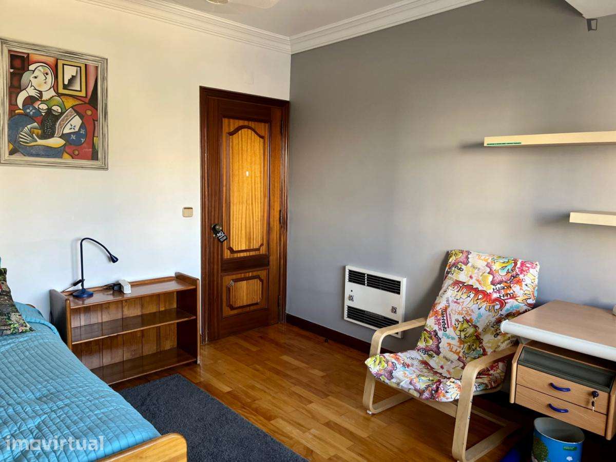 Quarto - localizado em Benfica Lisbon - Grande imagem: 2/13