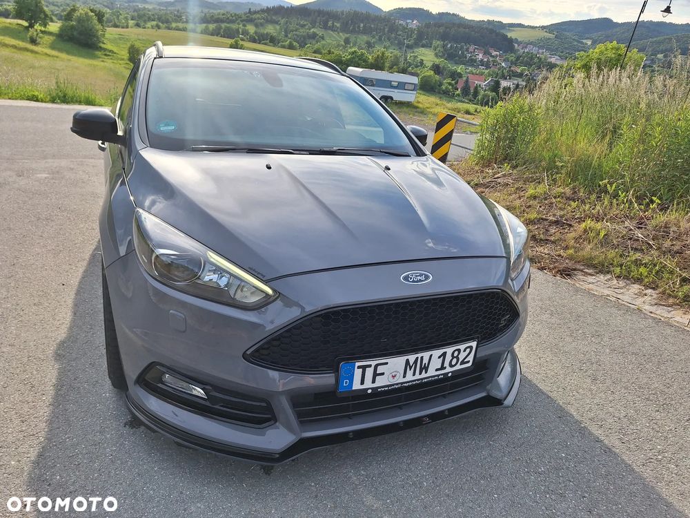 Ford Focus 2.0 EcoBoost ST mit Leder-Sport-Paket - 2