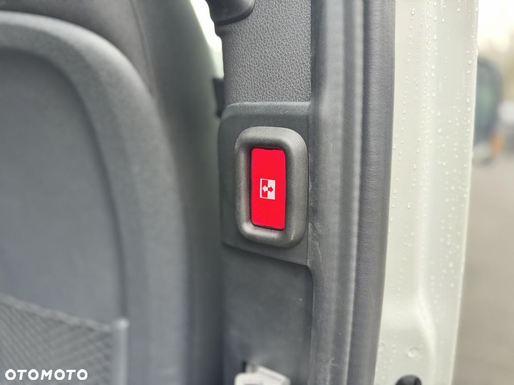 Mercedes-Benz Sprinter - 16