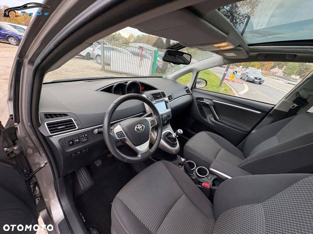 Toyota Verso 1.6 D-4D Prestige - 21