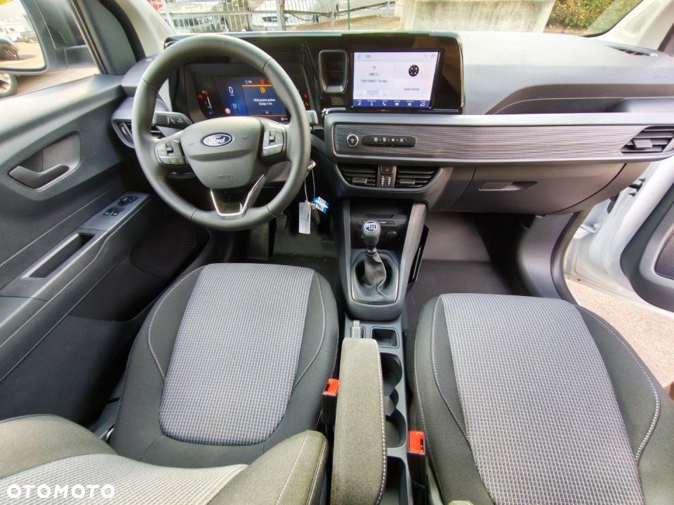 Ford Transit Courier - 16