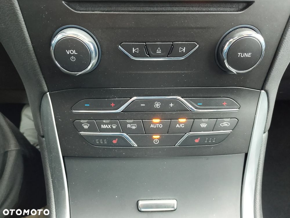 Ford S-Max 2.5 Duratec FHEV TITANIUM - 28