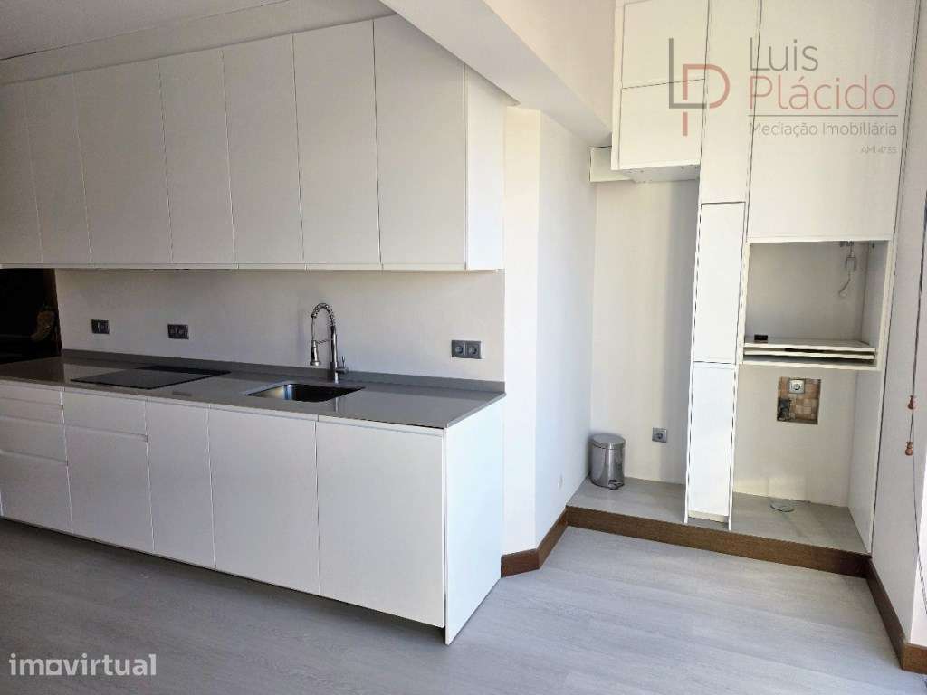Apartamento completamente renovado no centro de Sines - Grande imagem: 3/26