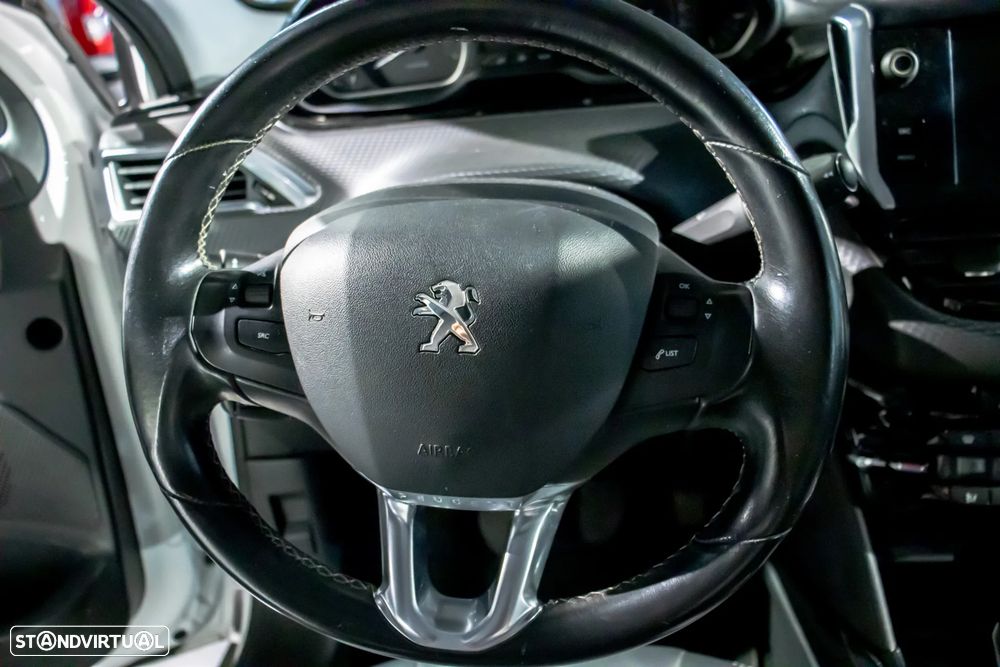Peugeot 2008 1.2 PureTech Allure - 9