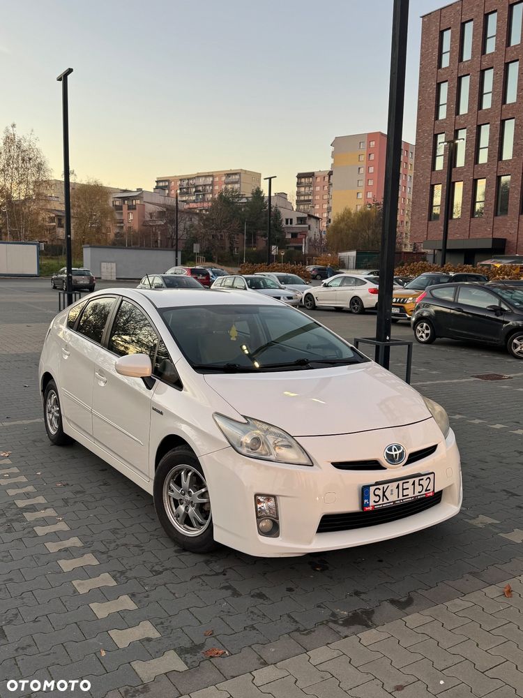 Toyota Prius (Hybrid) - 1