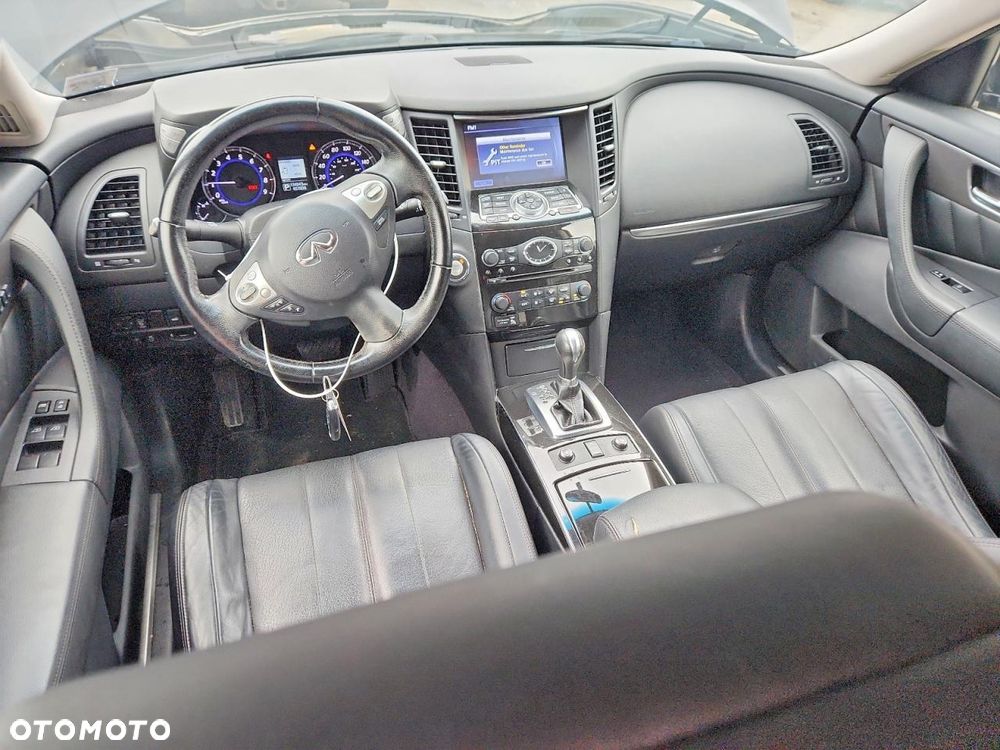 Infiniti QX70 - 7