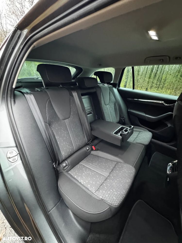 Skoda Octavia 2.0 TDI DSG Premium Edition - 38