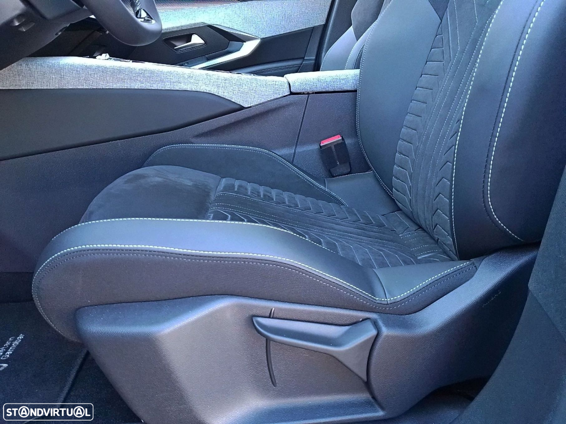 Peugeot E-3008 73 kWh GT - 15