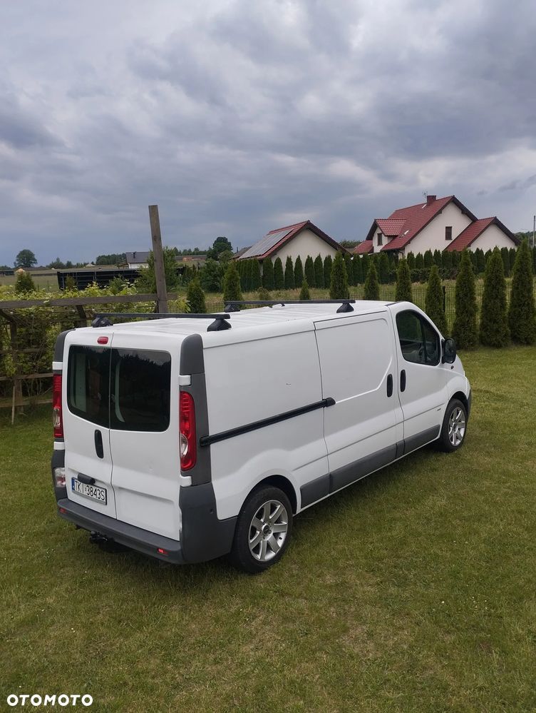 Opel Vivaro 2011 photo 3
