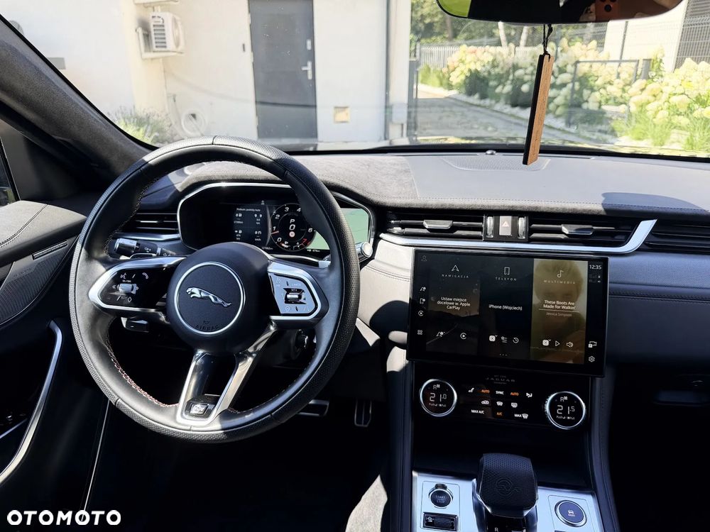 Jaguar F-Pace P550 AWD SVR - 21