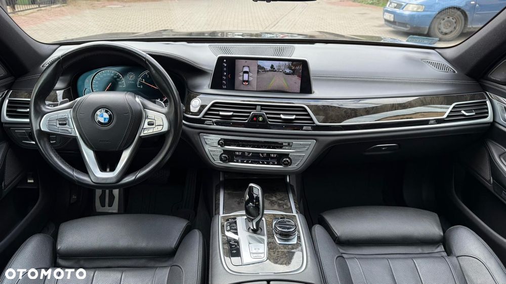 BMW Seria 7 740i - 5