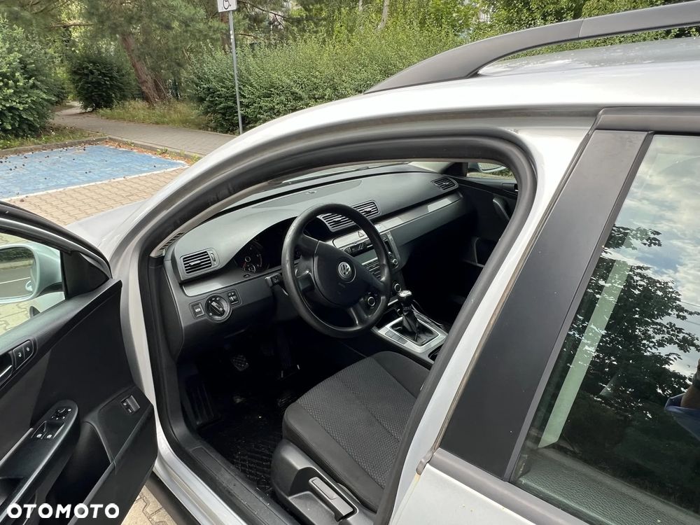 Volkswagen Passat 2.0 TDI DPF Trendline - 12
