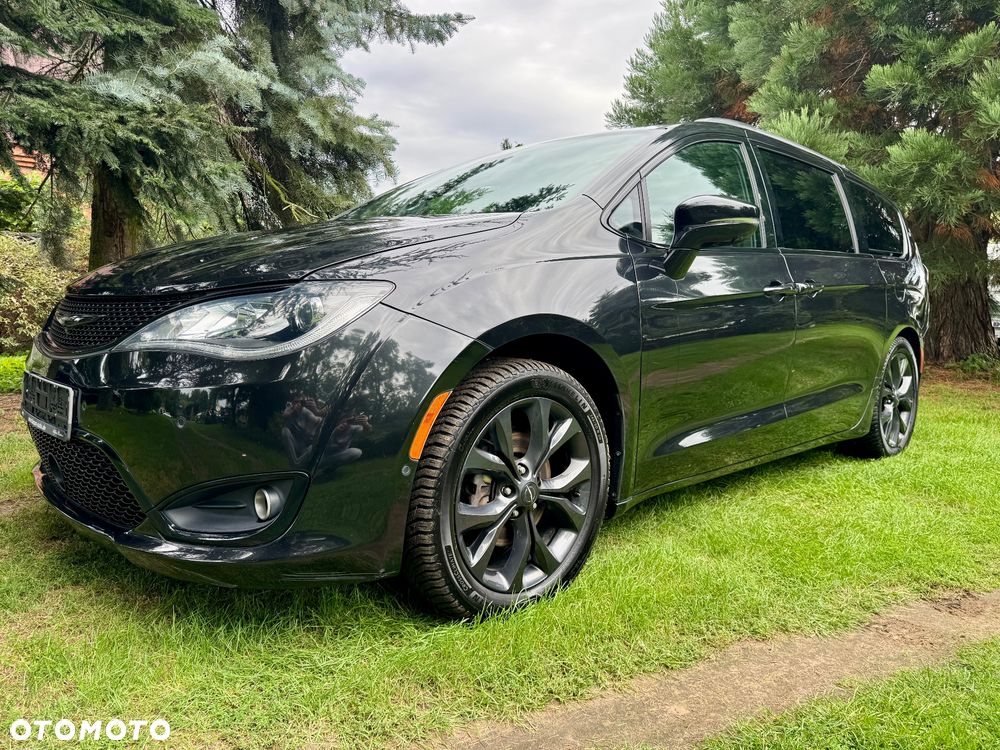 Chrysler Pacifica - 2