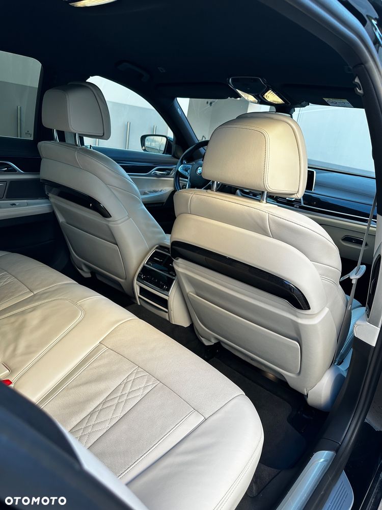 BMW Seria 7 740d xDrive - 29