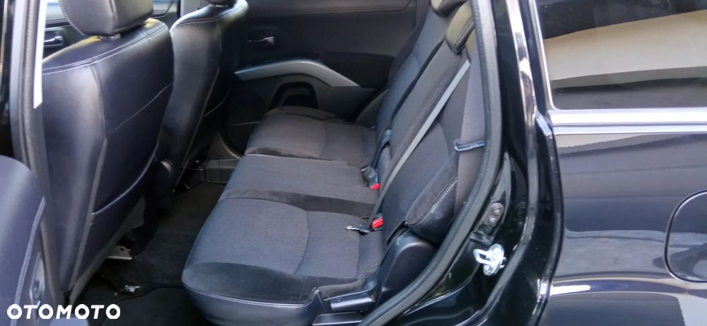 Mitsubishi Outlander - 16