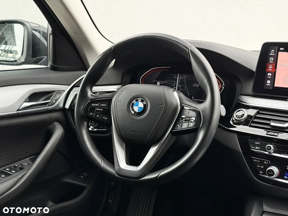 BMW Seria 5 520d xDrive Sport Line - 17