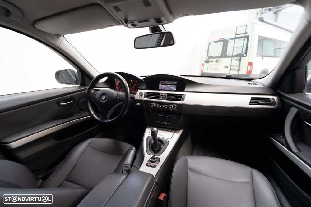 BMW 318 d Navigation Sport - 2