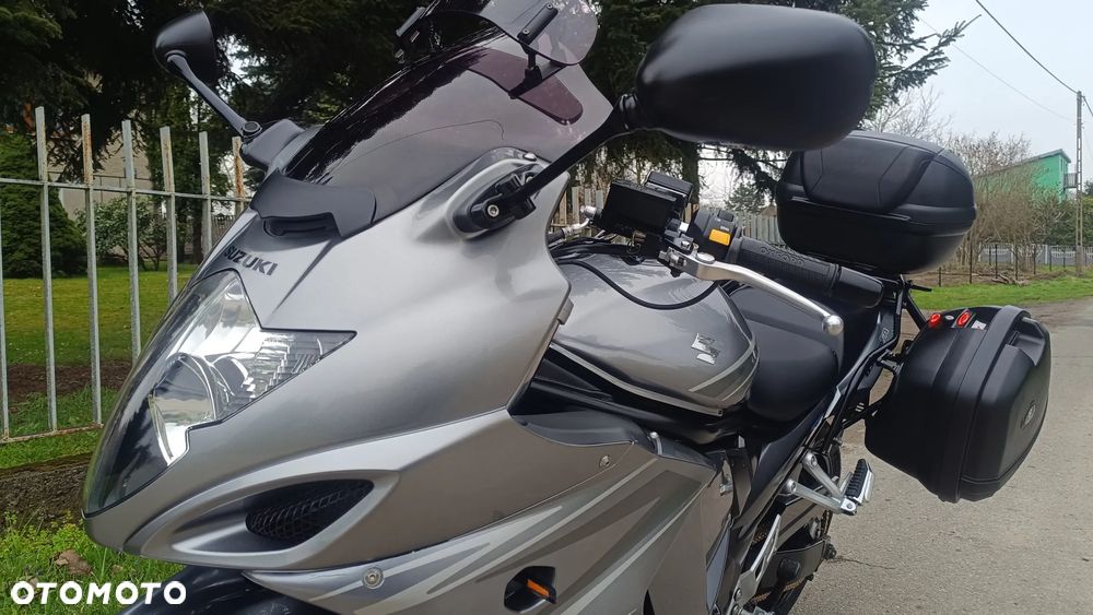 Suzuki GSX - 13