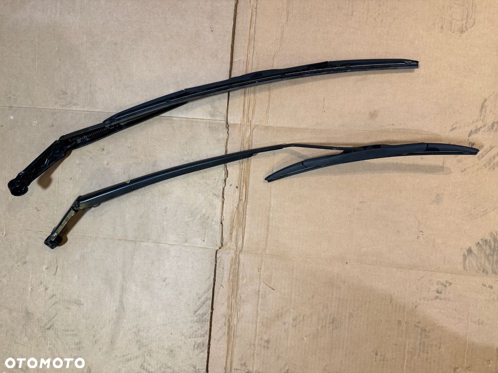 Ramiona wycieraczek Toyota Corolla Cross 2025 2859879  2860879 OE - 1