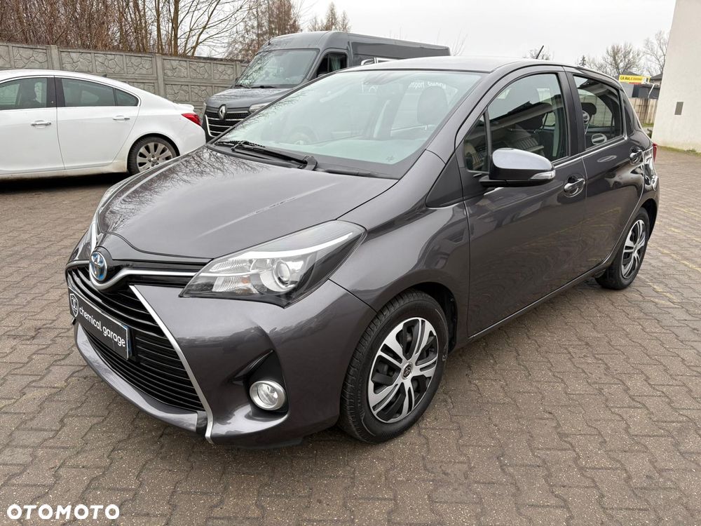 Toyota Yaris Hybrid 100 Dynamic - 3