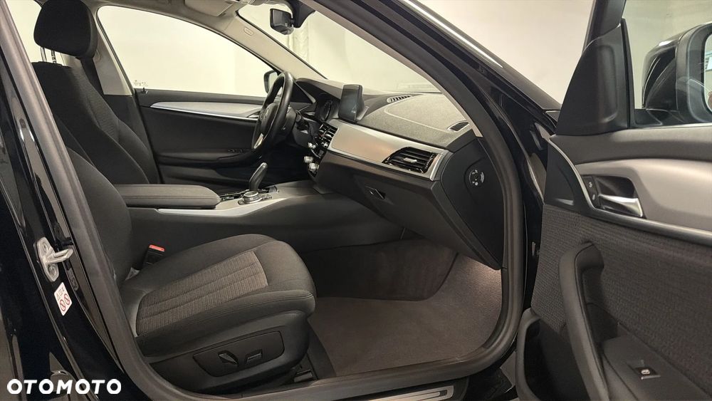 BMW Seria 5 520d mHEV - 17