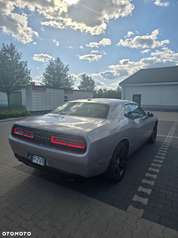 Dodge Challenger - 8