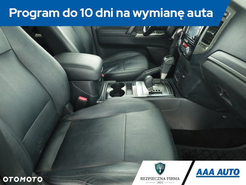 Mitsubishi Pajero - 8