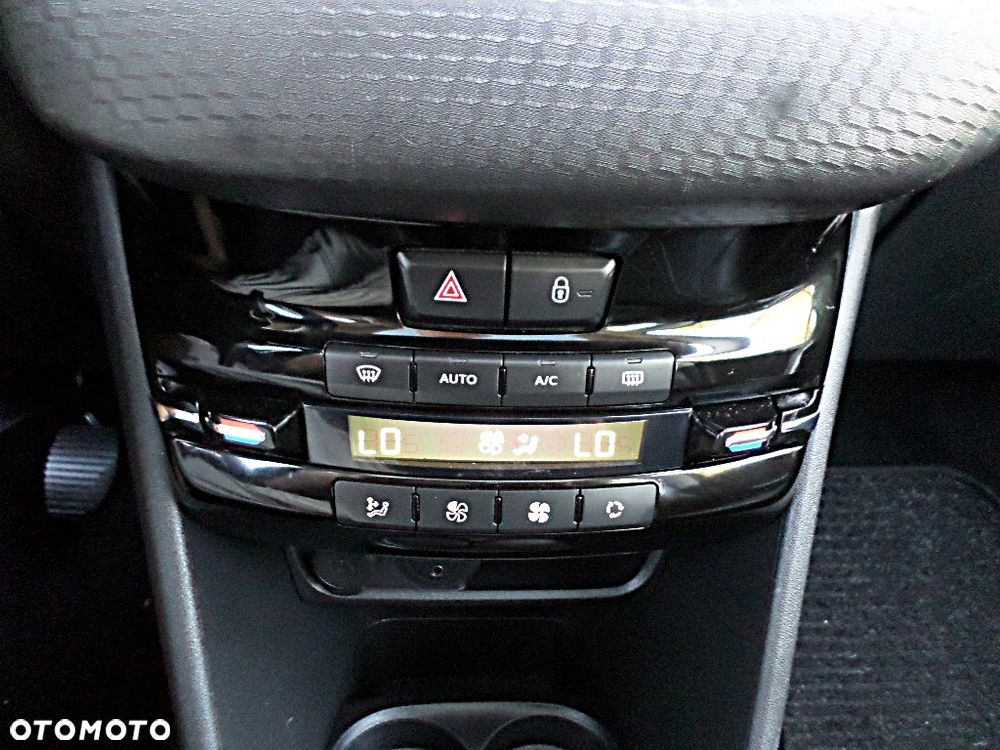 Peugeot 2008 BlueHDi 100 STOP & START Style - 17