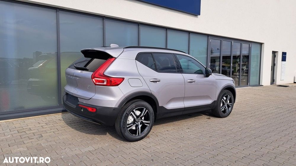 Volvo XC 40 B3 AT FWD MHEV Plus Dark - 8