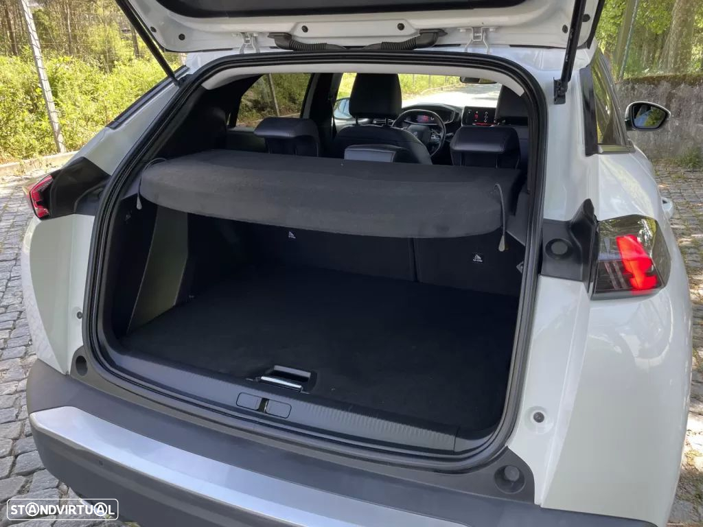 Peugeot 2008 1.2 PureTech Allure - 38