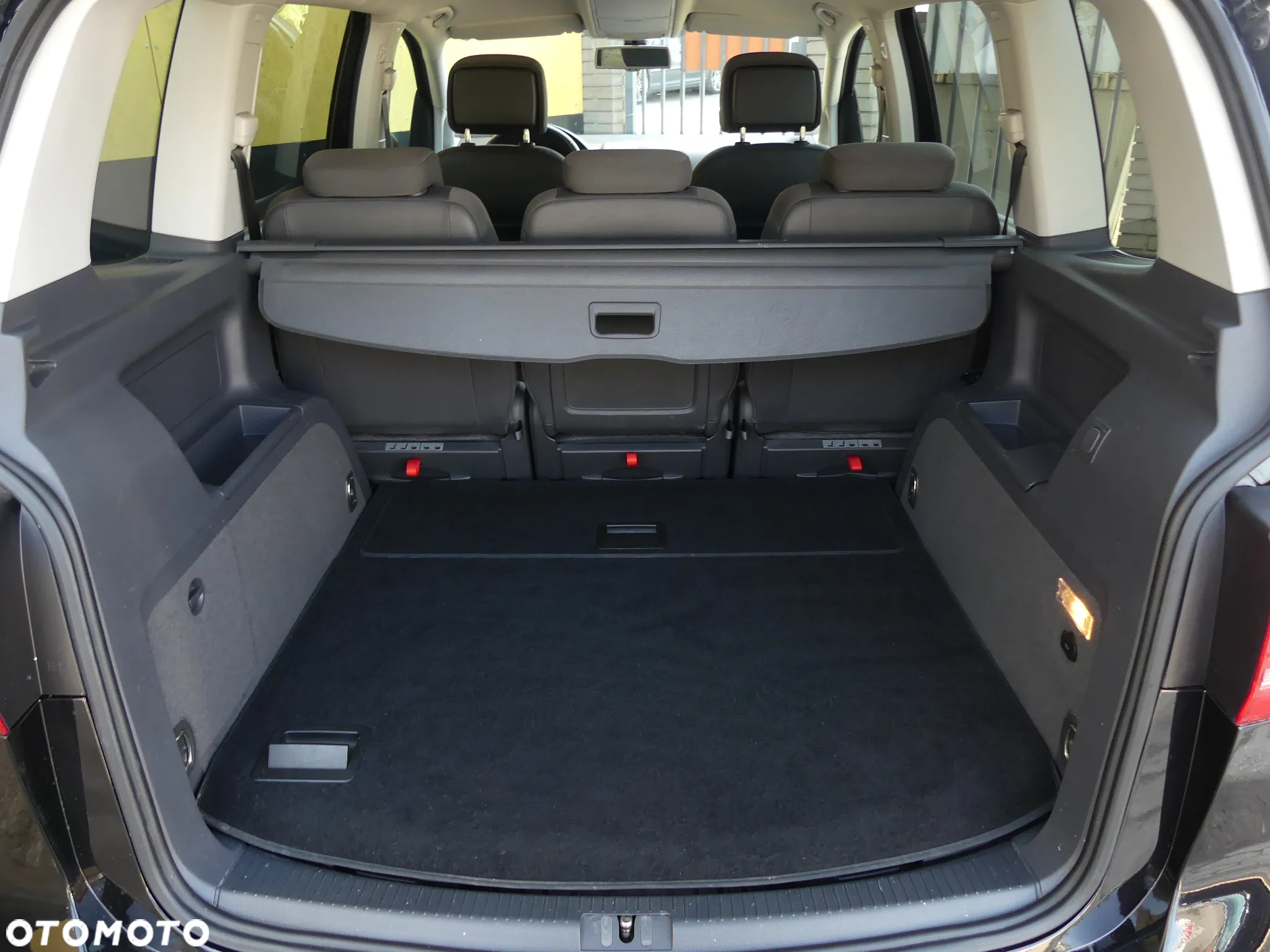 Volkswagen Touran 1.6 TDI DPF BlueMot Comfortline - 19