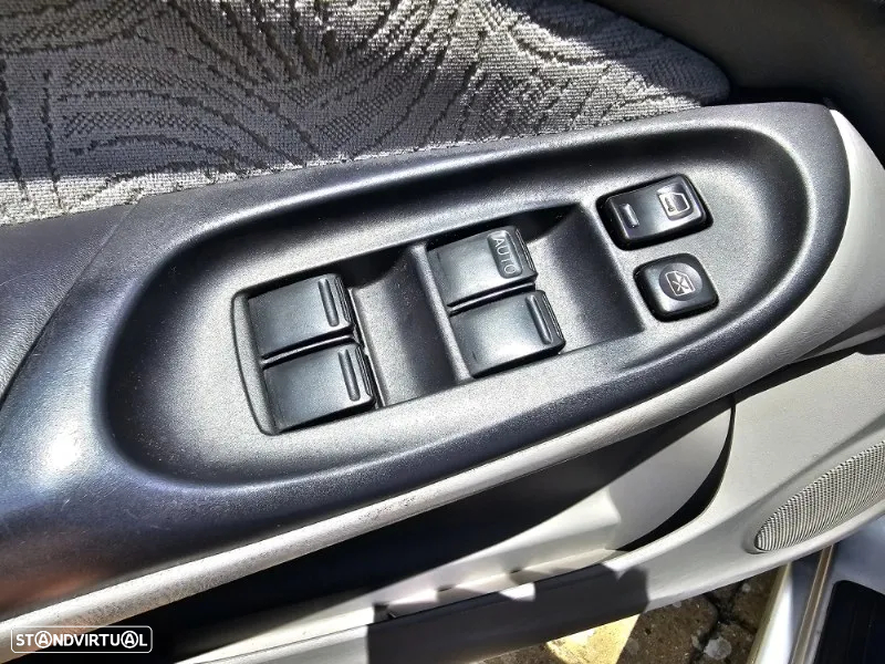 Nissan Almera 1.5 Luxury ABS+AC - 24