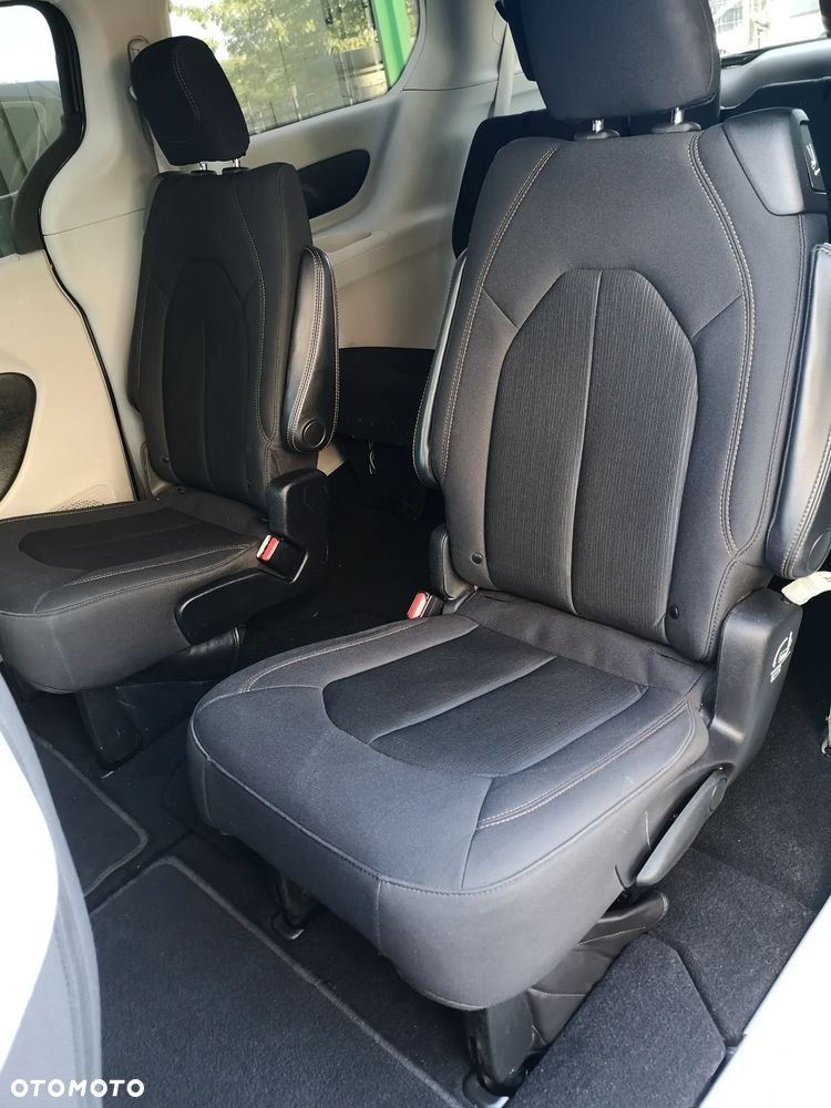Chrysler Pacifica - 24