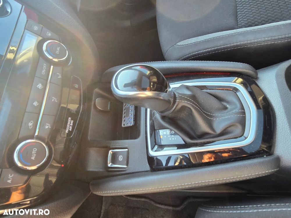 Nissan Qashqai 1.7 dCi Xtronic ALL-MODE 4x4i TEKNA+ - 26