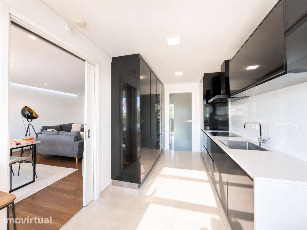 Apartamento T2com garagem em zona do Vale das Flores - Grande imagem: 4/10