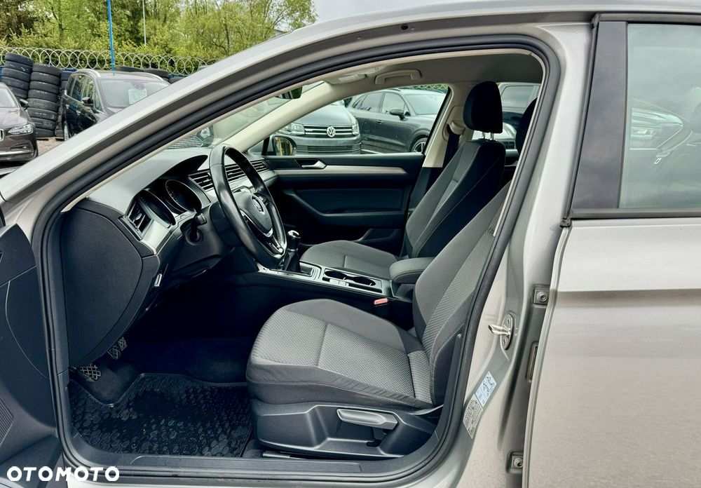 Volkswagen Passat 2.0 TDI (BlueMotion Technology) Comfortline - 9