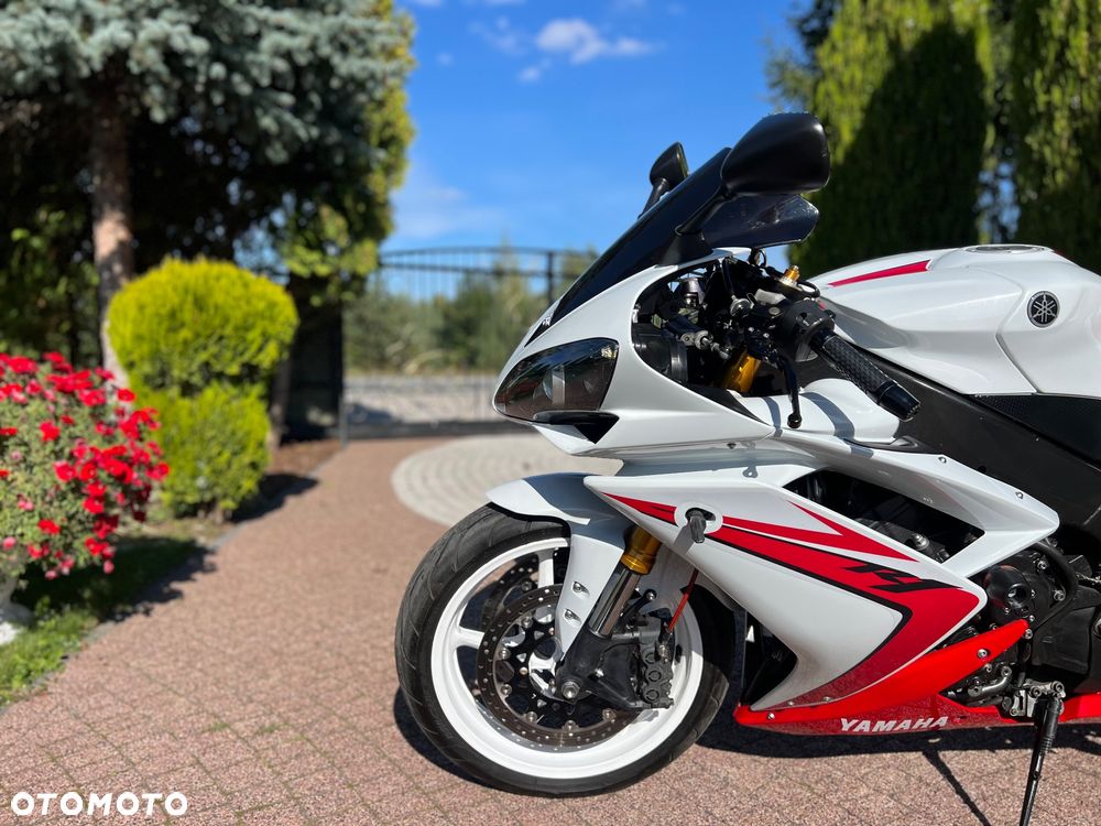 Yamaha R1 - 23