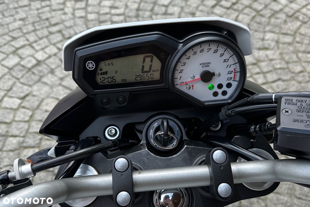 Yamaha FZ8 - 16