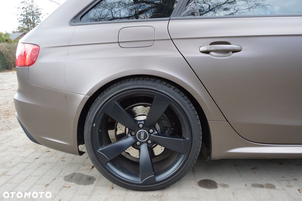 Audi RS4 Avant - 11